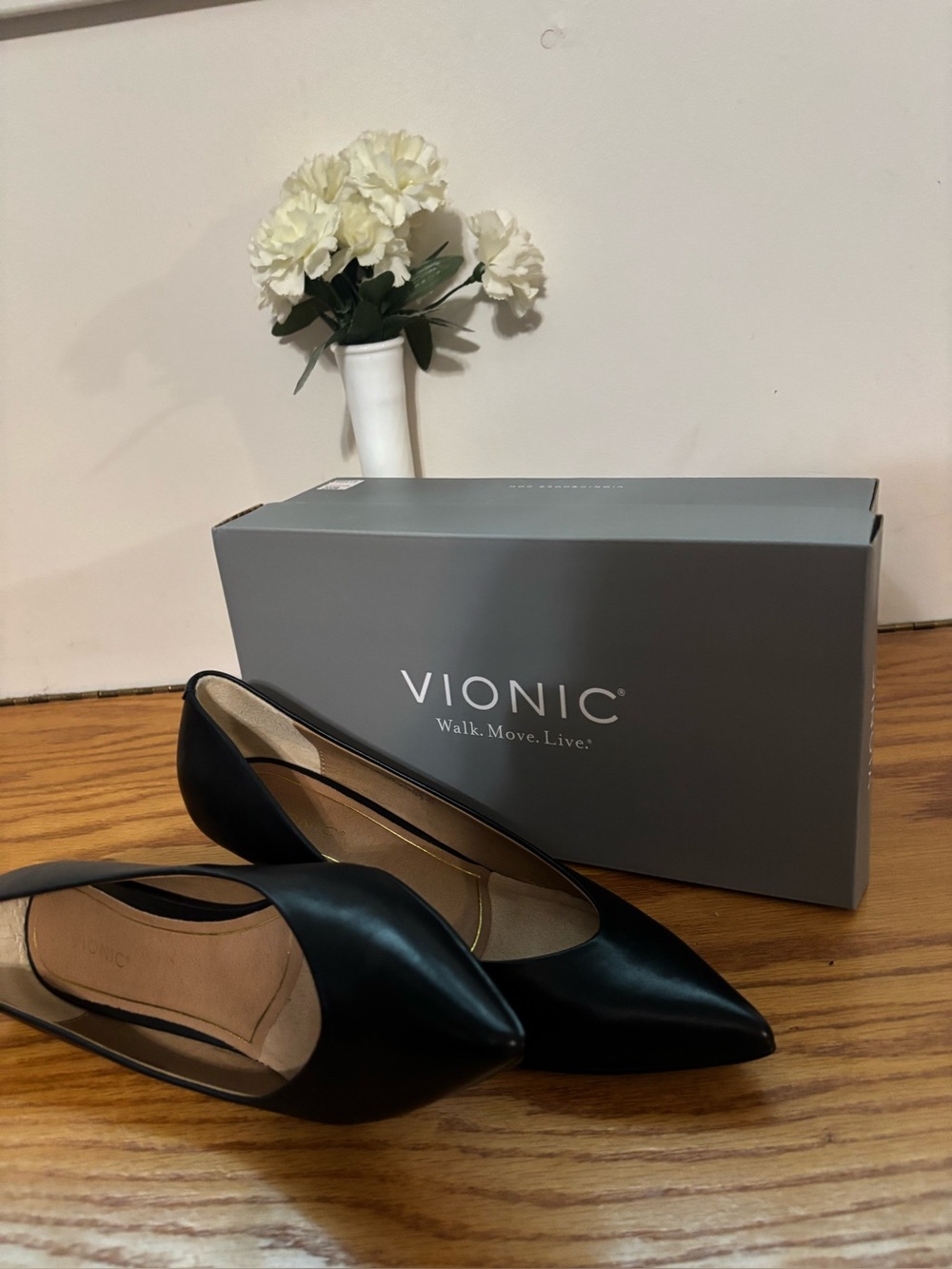 Vionic Black Pointed Kitten Heel Pumps